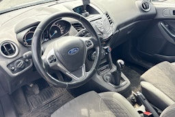 Valkoinen Ford Fiesta Van 2015 kuva 6.