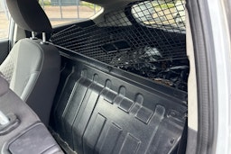 Valkoinen Ford Fiesta Van 2015 kuva 8.