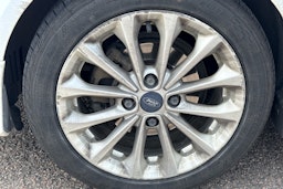 Valkoinen Ford Fiesta Van 2015 kuva 9.
