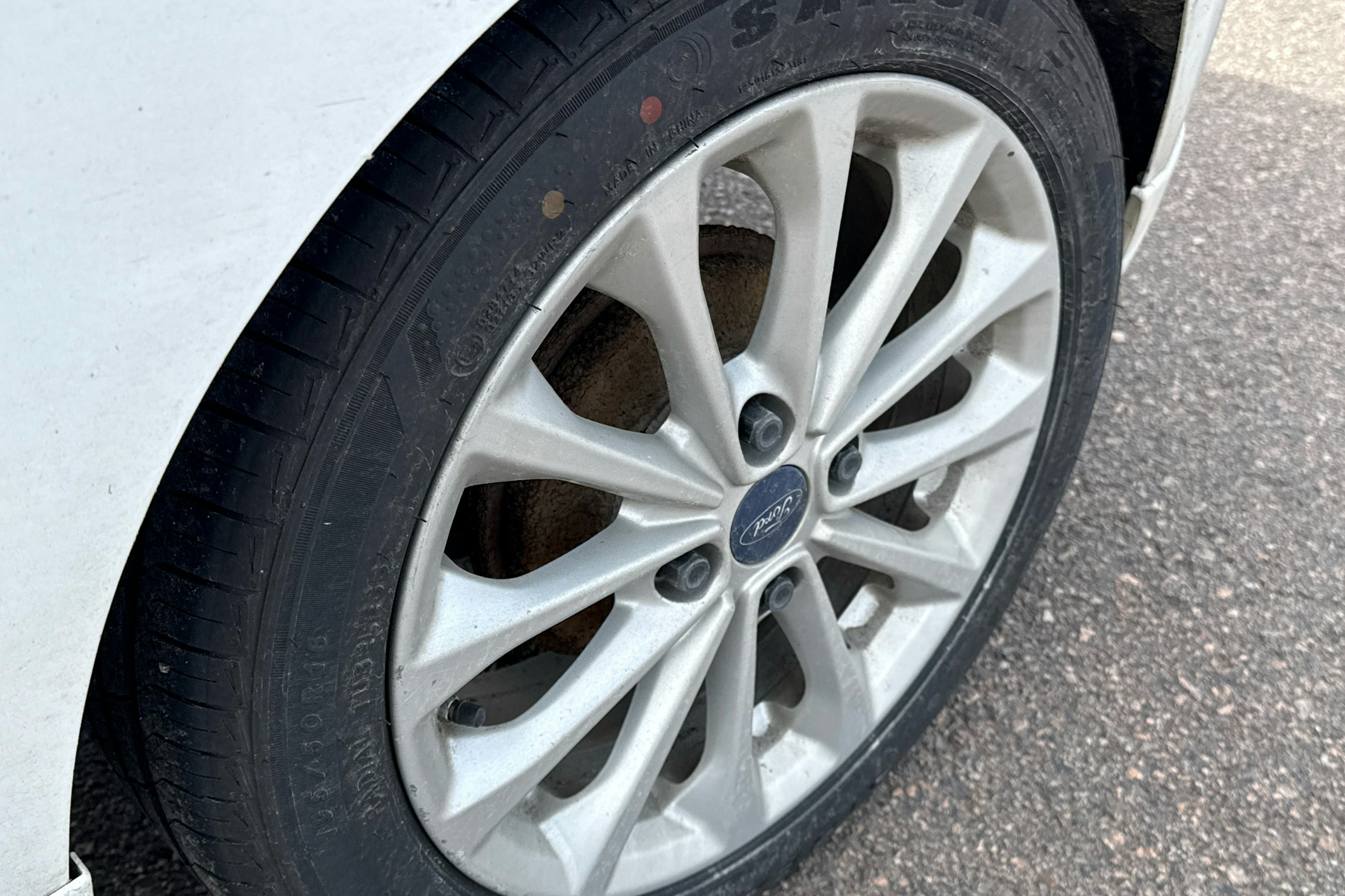 Valkoinen Ford Fiesta Van 2015 kuva 10.