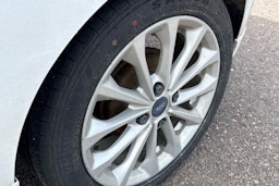 Valkoinen Ford Fiesta Van 2015 kuva 10.