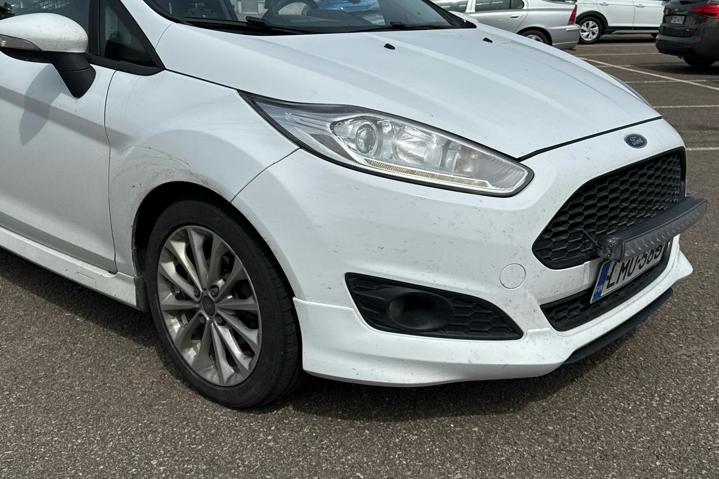 Valkoinen Ford Fiesta Van 2015 kuva 14.