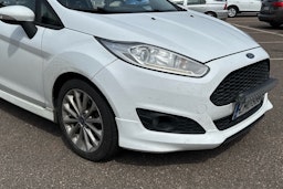 Valkoinen Ford Fiesta Van 2015 kuva 14.