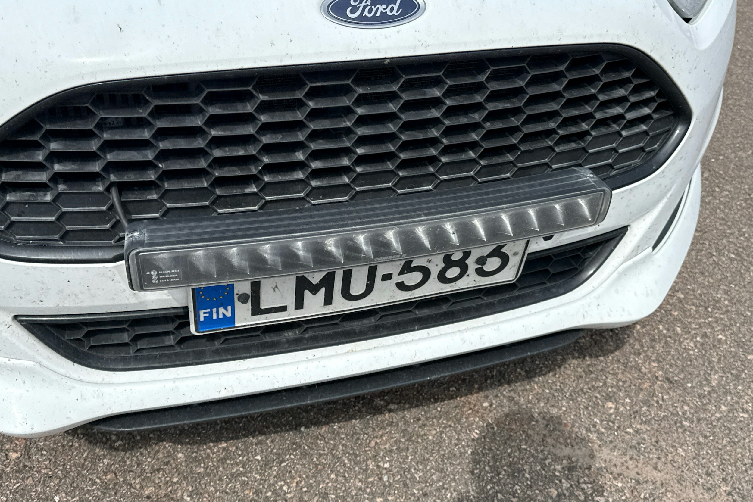 Valkoinen Ford Fiesta Van 2015 kuva 16.