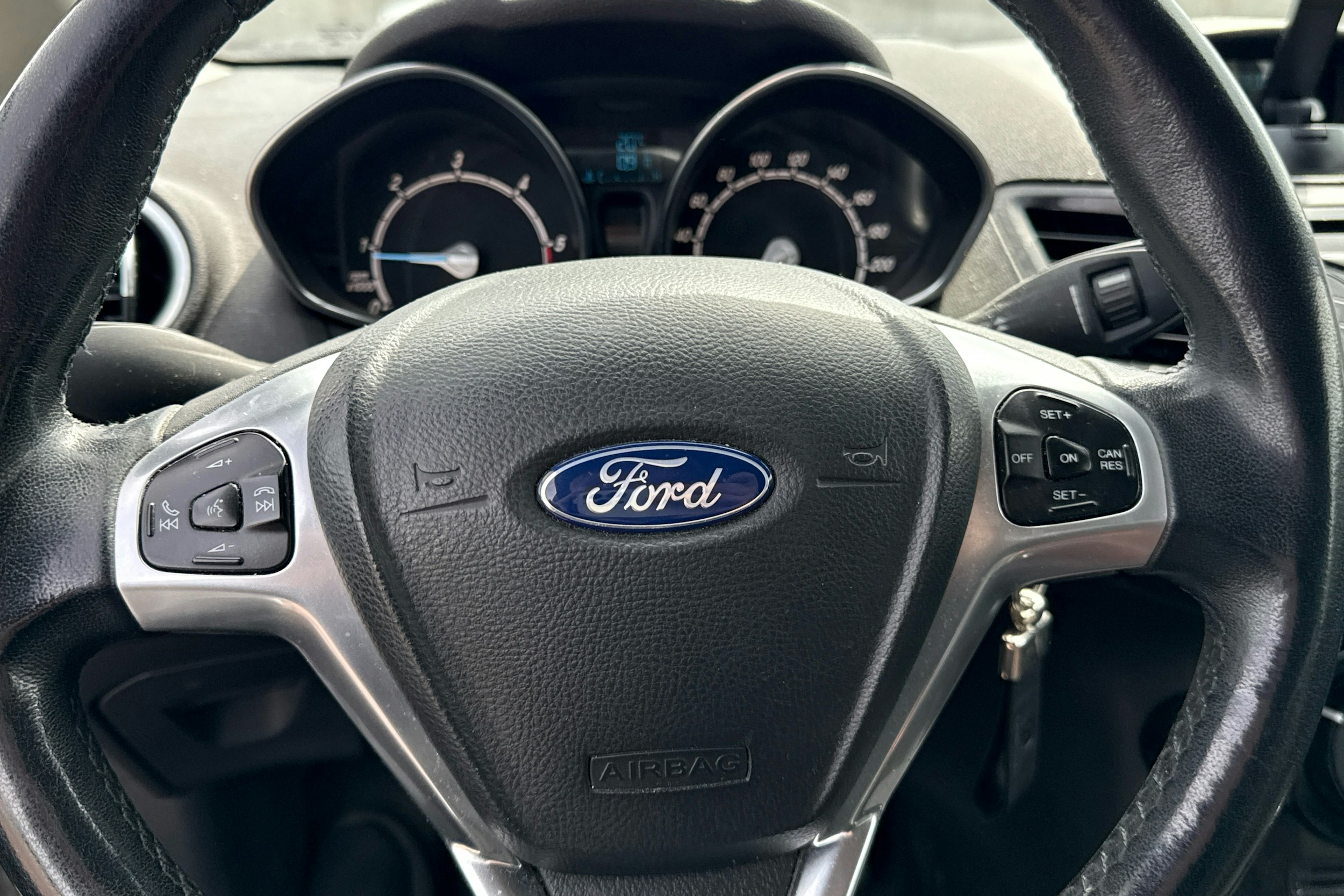 Valkoinen Ford Fiesta Van 2015 kuva 17.