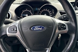 Valkoinen Ford Fiesta Van 2015 kuva 17.