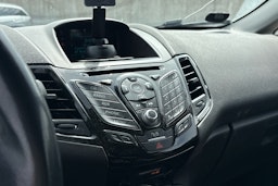 Valkoinen Ford Fiesta Van 2015 kuva 18.
