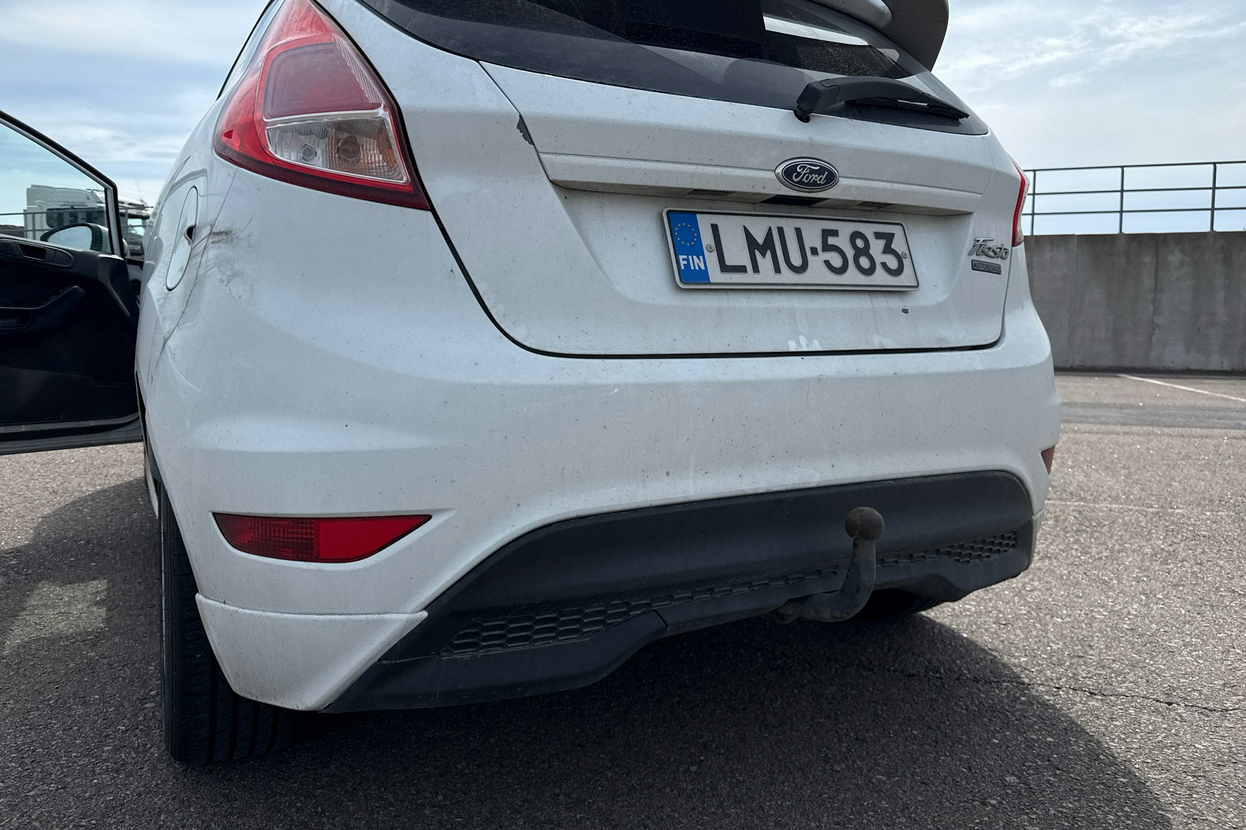 Valkoinen Ford Fiesta Van 2015 kuva 21.