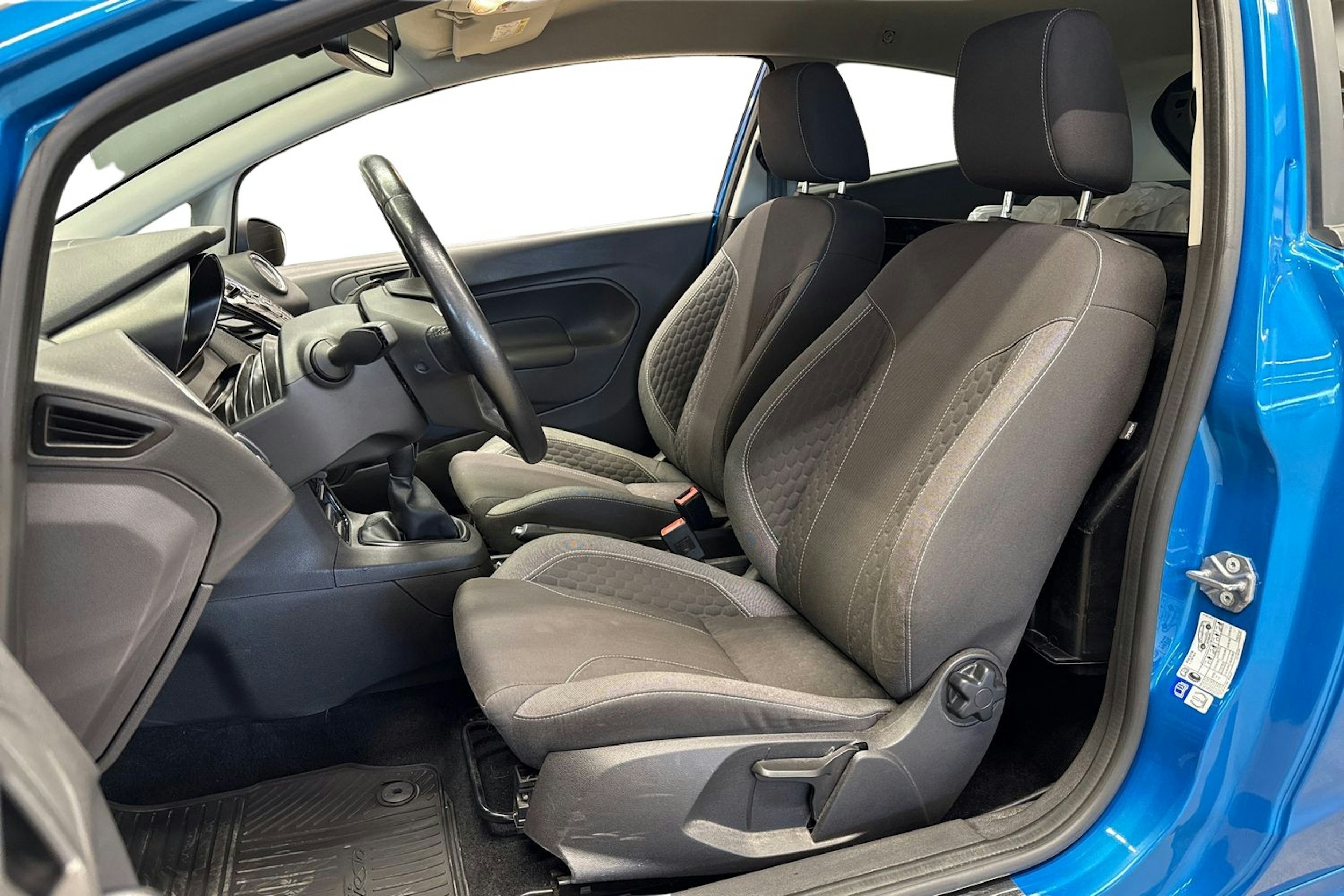 sininen Ford Fiesta Van 2016 kuva 7.