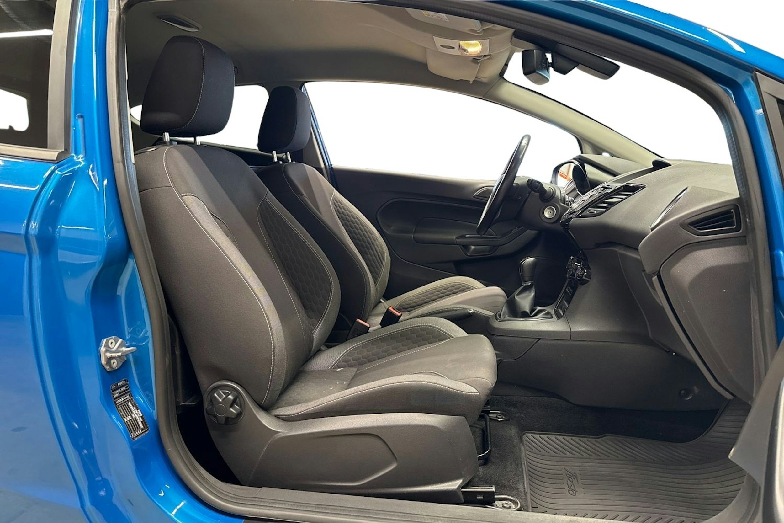 sininen Ford Fiesta Van 2016 kuva 10.