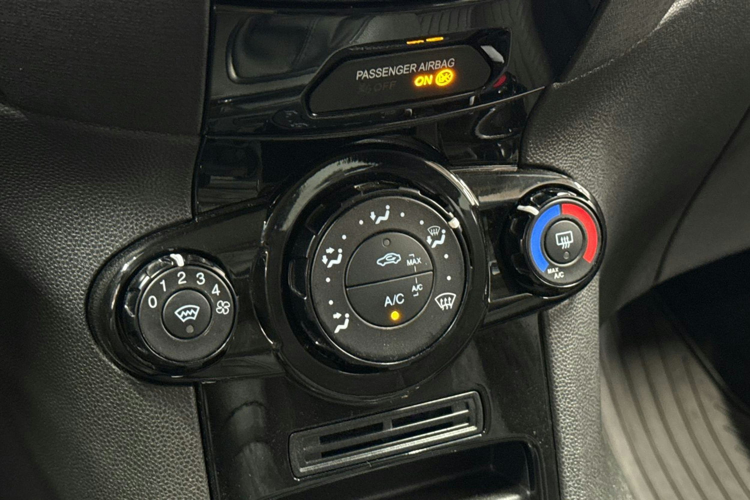 sininen Ford Fiesta Van 2016 kuva 20.