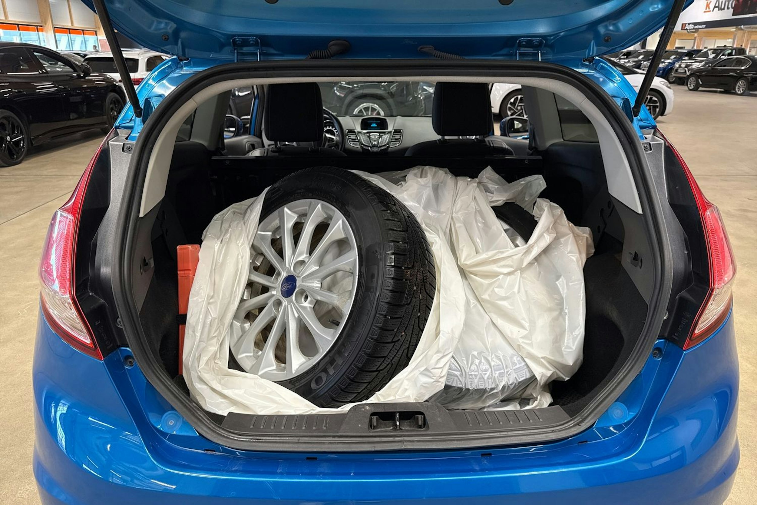 sininen Ford Fiesta Van 2016 kuva 22.