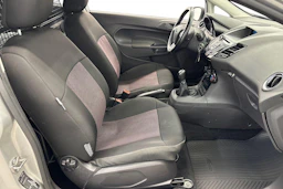 Harmaa Ford Fiesta Van 2016 kuva 11.