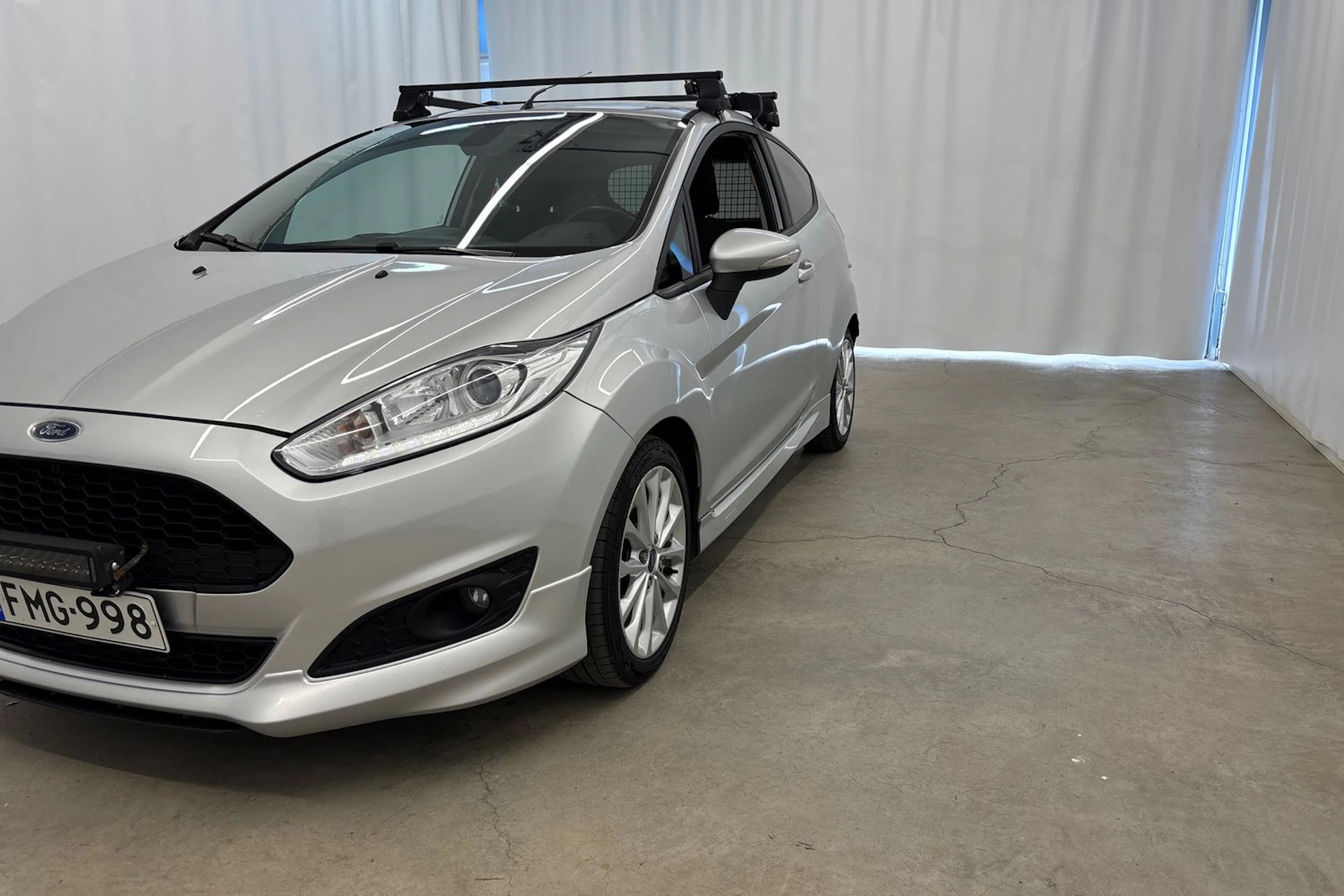 Harmaa Ford Fiesta Van 2016 kuva 13.