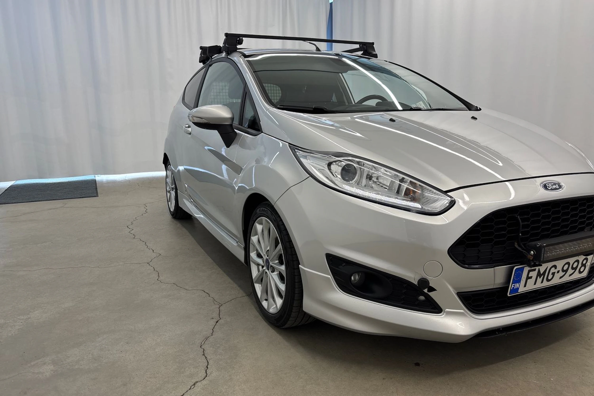 Harmaa Ford Fiesta Van 2016 kuva 15.
