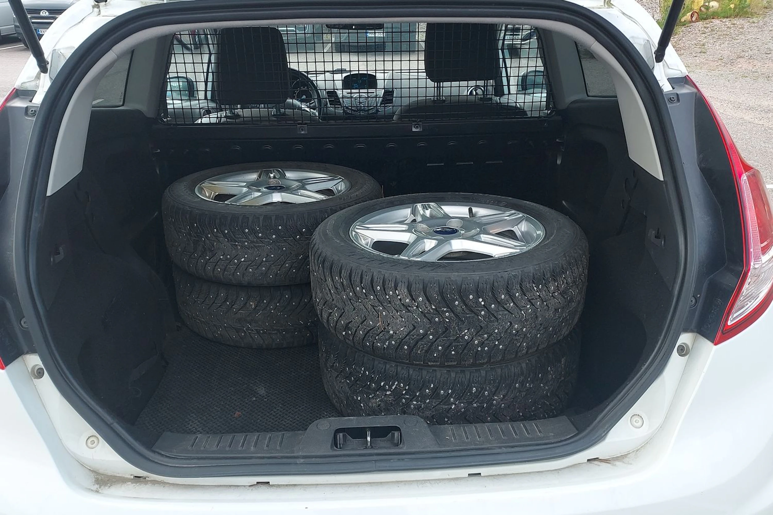 valkoinen Ford Fiesta Van 2017 kuva 8.