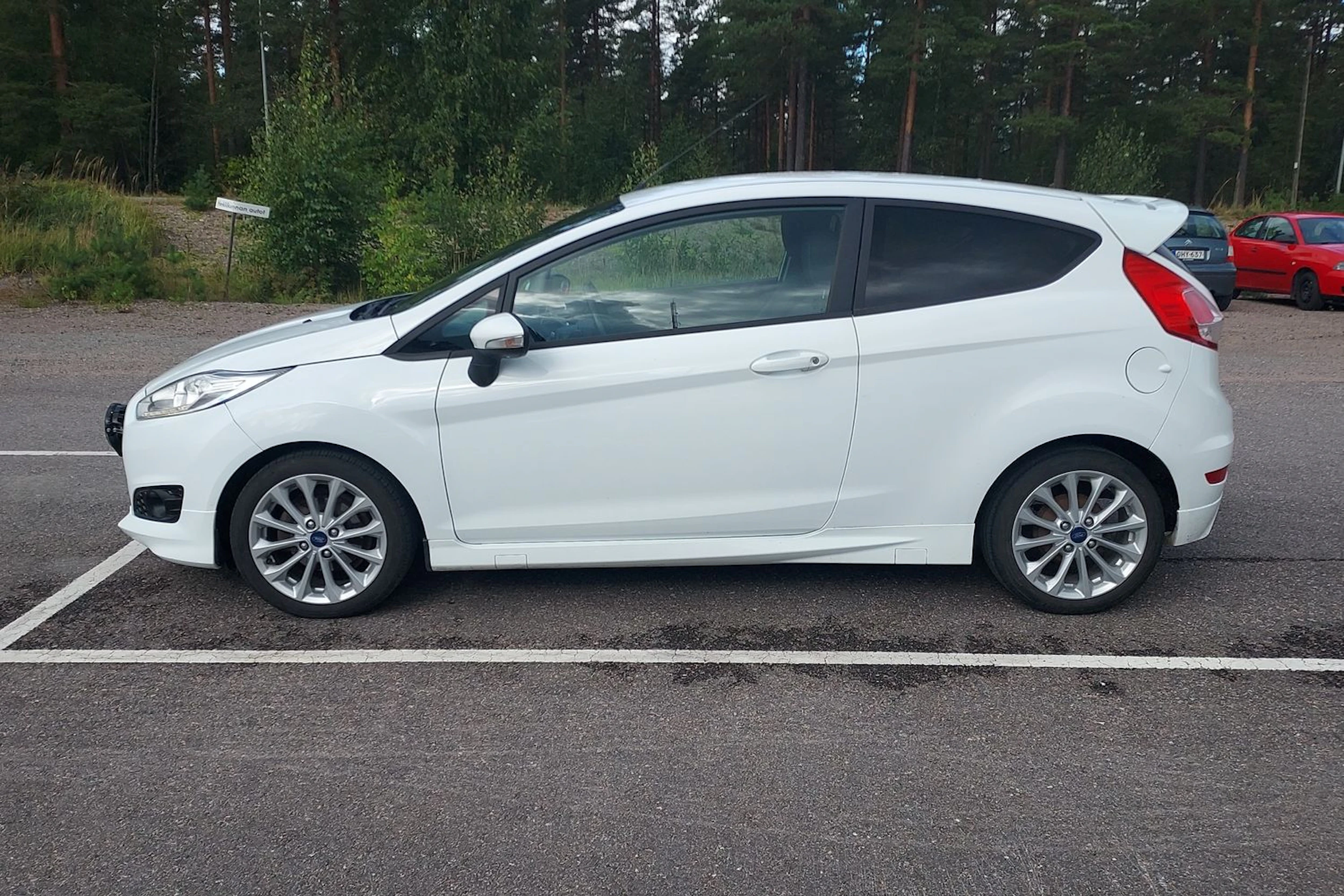 valkoinen Ford Fiesta Van 2017 kuva 10.