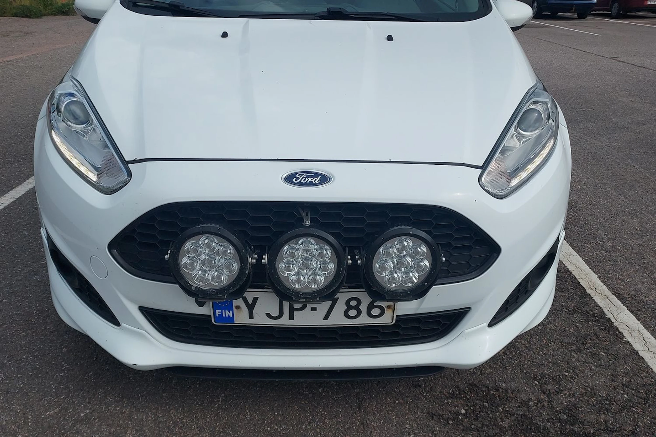 valkoinen Ford Fiesta Van 2017 kuva 11.