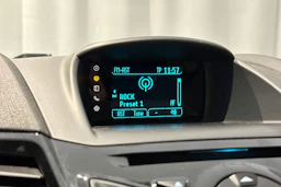 valkoinen Ford Fiesta Van 2017 kuva 15.