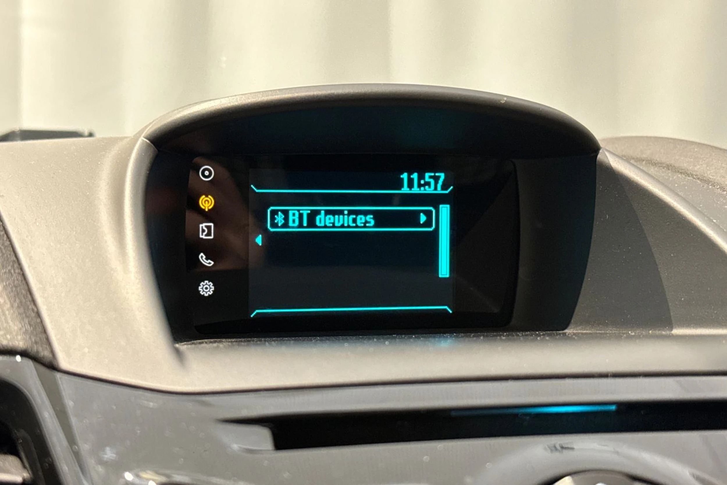 valkoinen Ford Fiesta Van 2017 kuva 16.