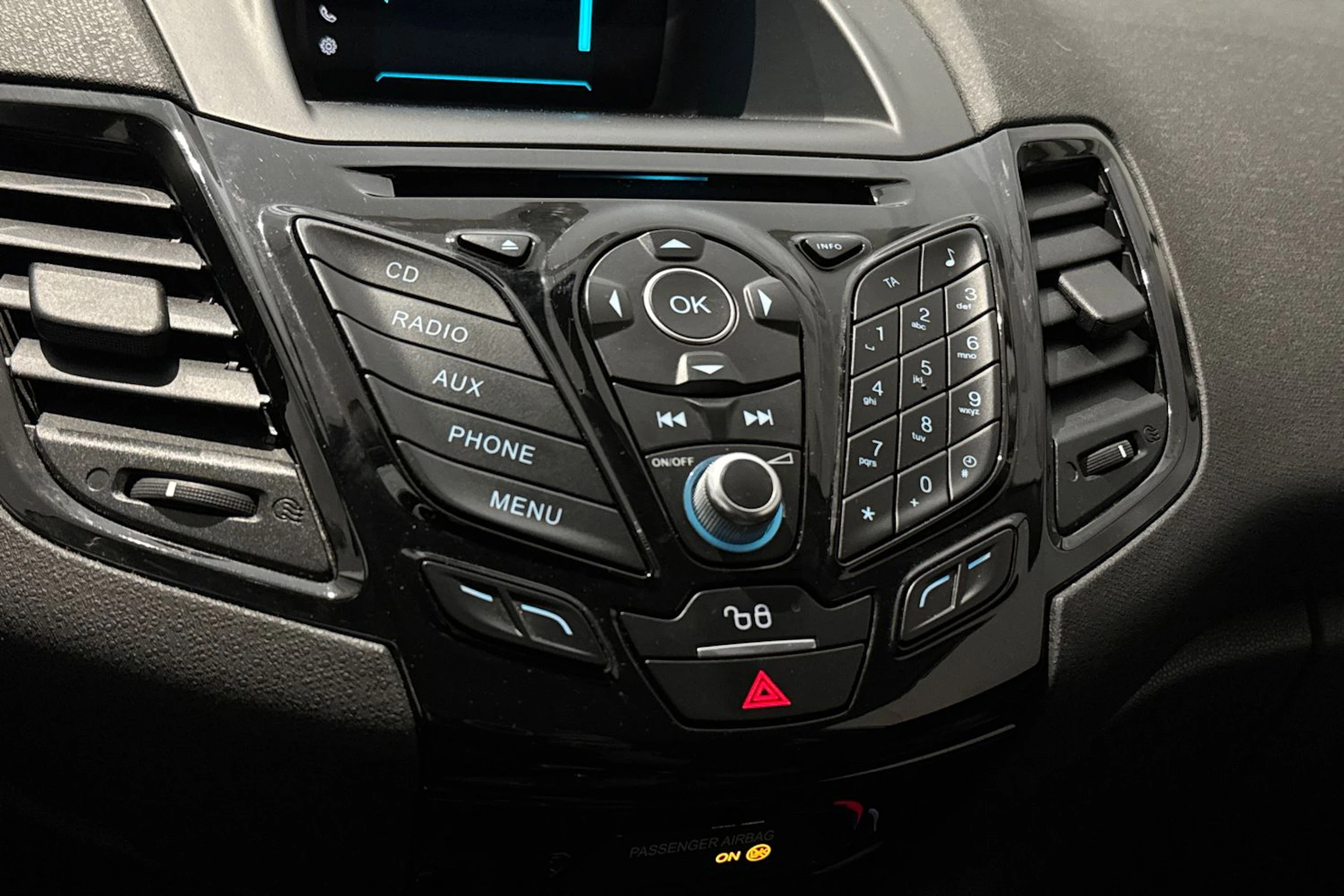valkoinen Ford Fiesta Van 2017 kuva 17.