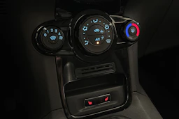 valkoinen Ford Fiesta Van 2017 kuva 18.