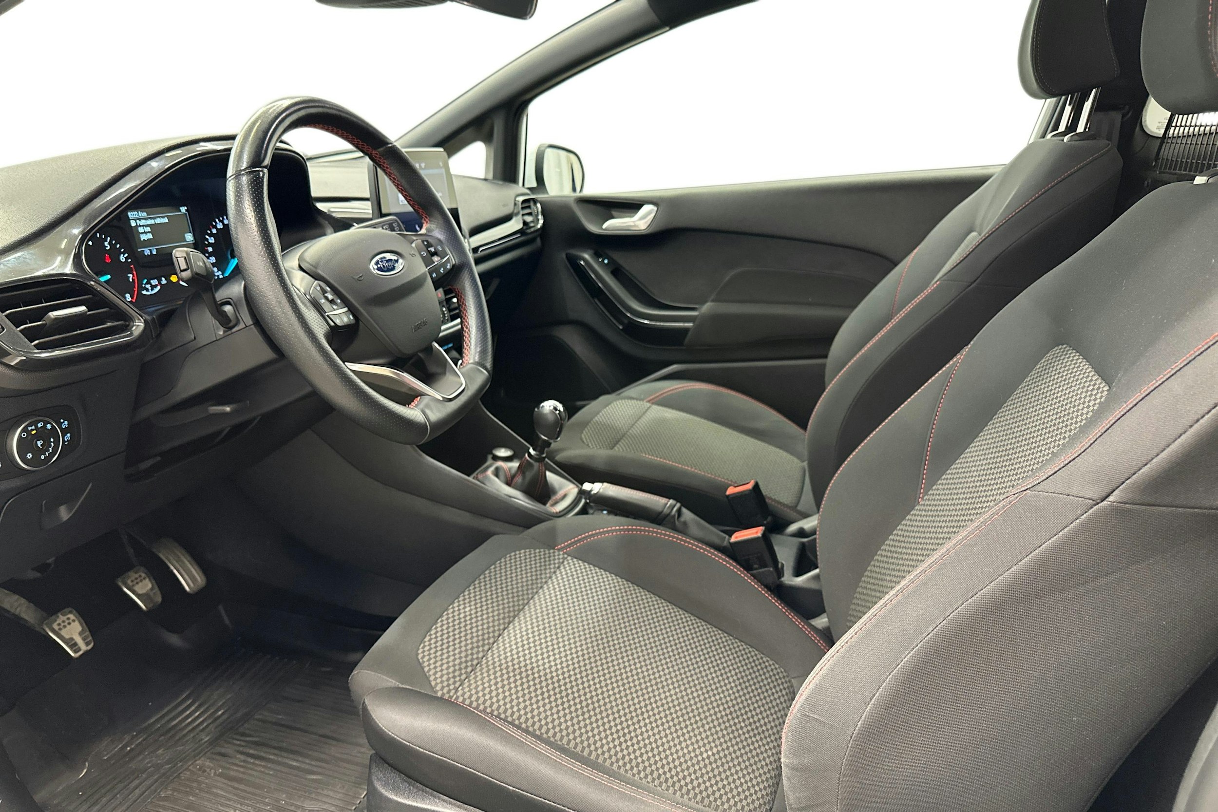 valkoinen Ford Fiesta Van 2021 kuva 8.