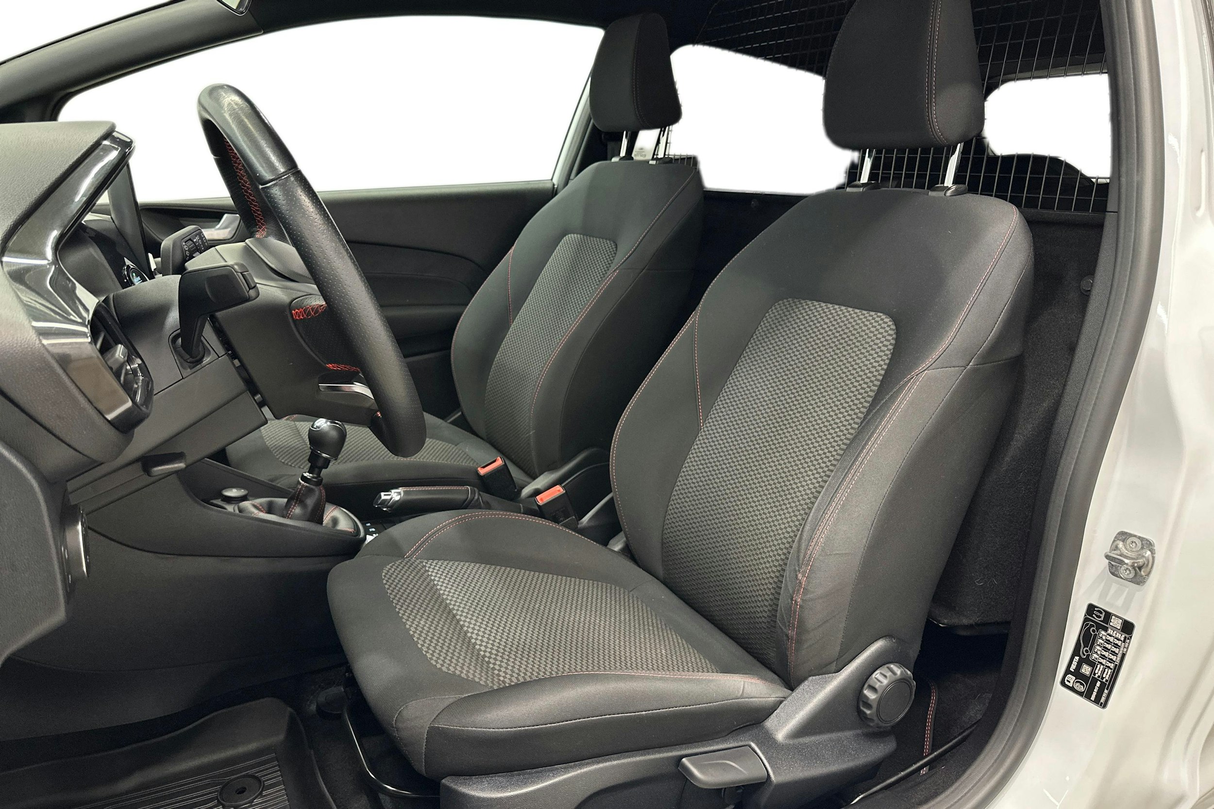 valkoinen Ford Fiesta Van 2021 kuva 9.