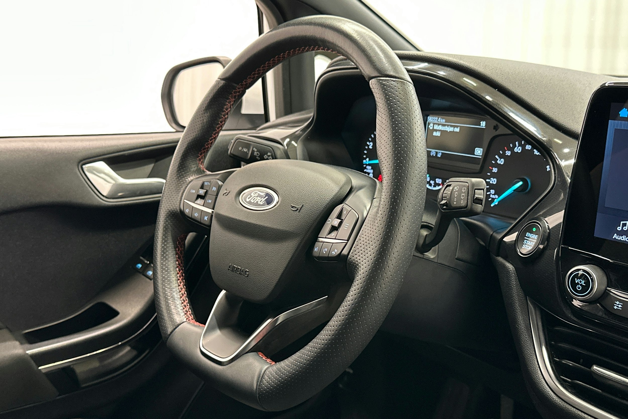 valkoinen Ford Fiesta Van 2021 kuva 13.