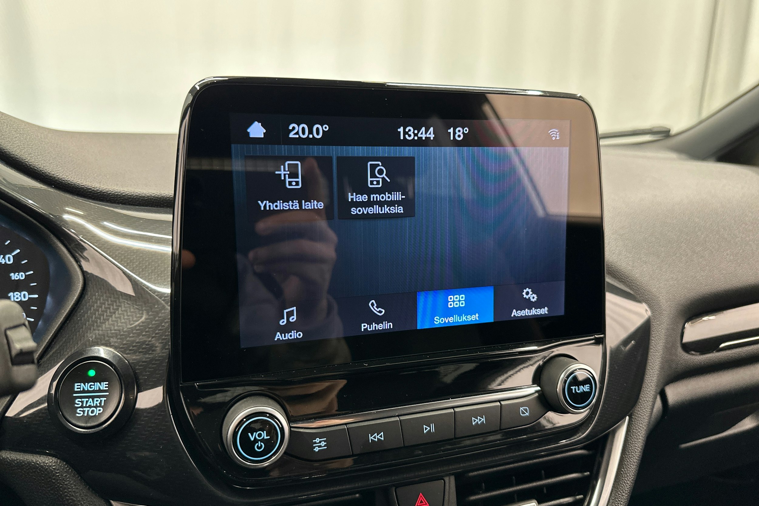 valkoinen Ford Fiesta Van 2021 kuva 15.