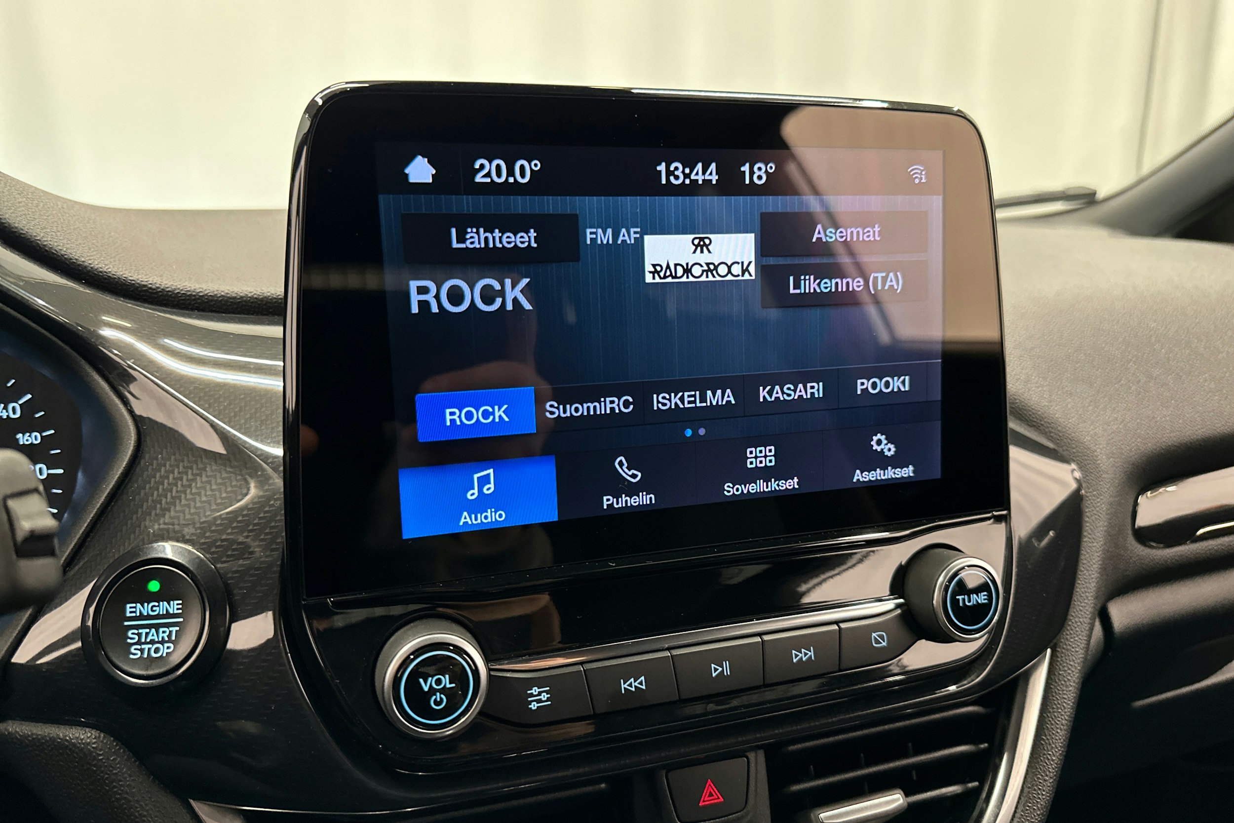 valkoinen Ford Fiesta Van 2021 kuva 16.