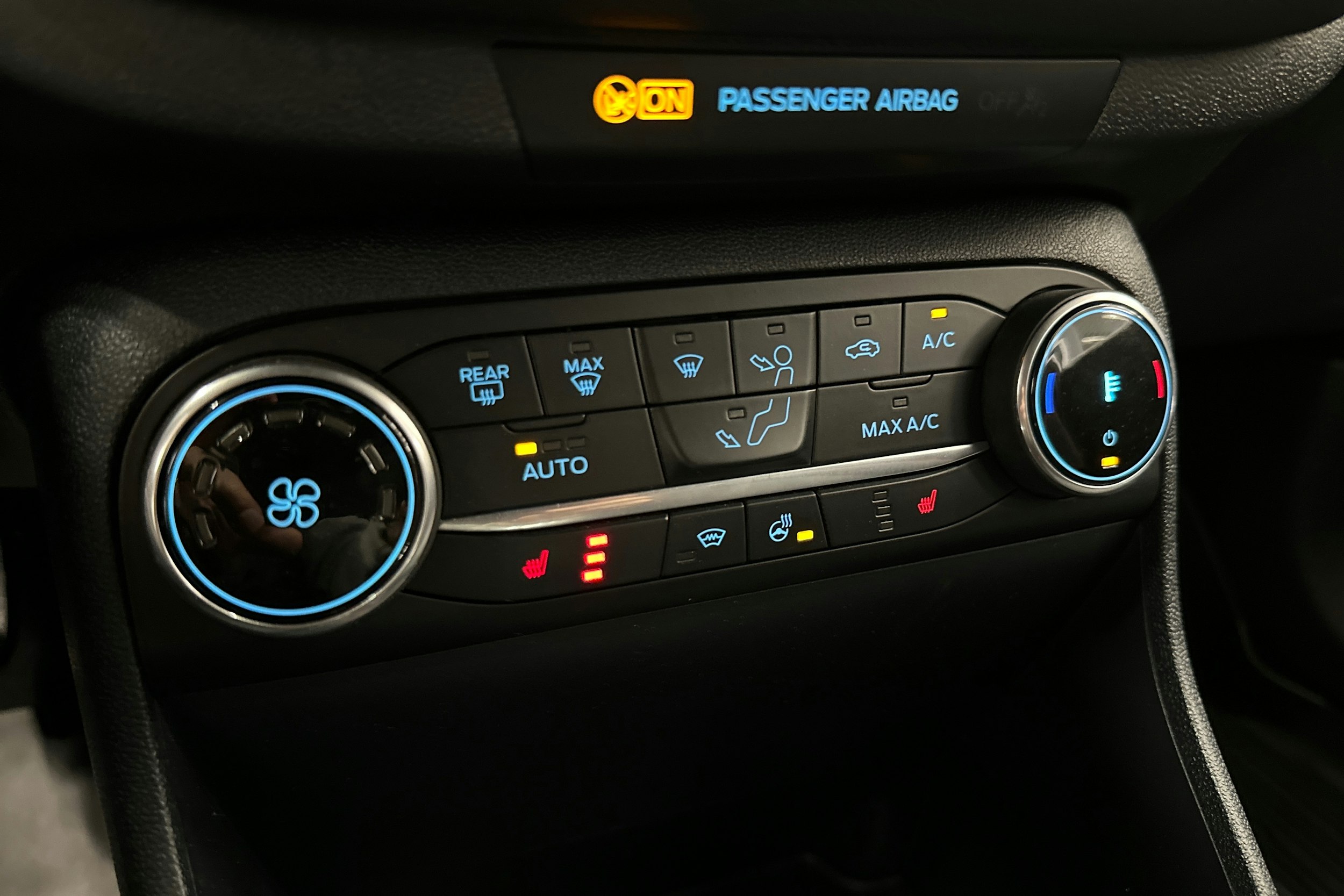 valkoinen Ford Fiesta Van 2021 kuva 17.