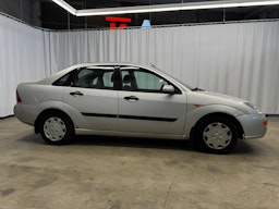 harmaa Ford Focus 2000 kuva 3.