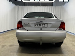 harmaa Ford Focus 2000 kuva 5.