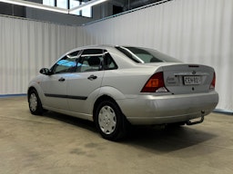harmaa Ford Focus 2000 kuva 6.