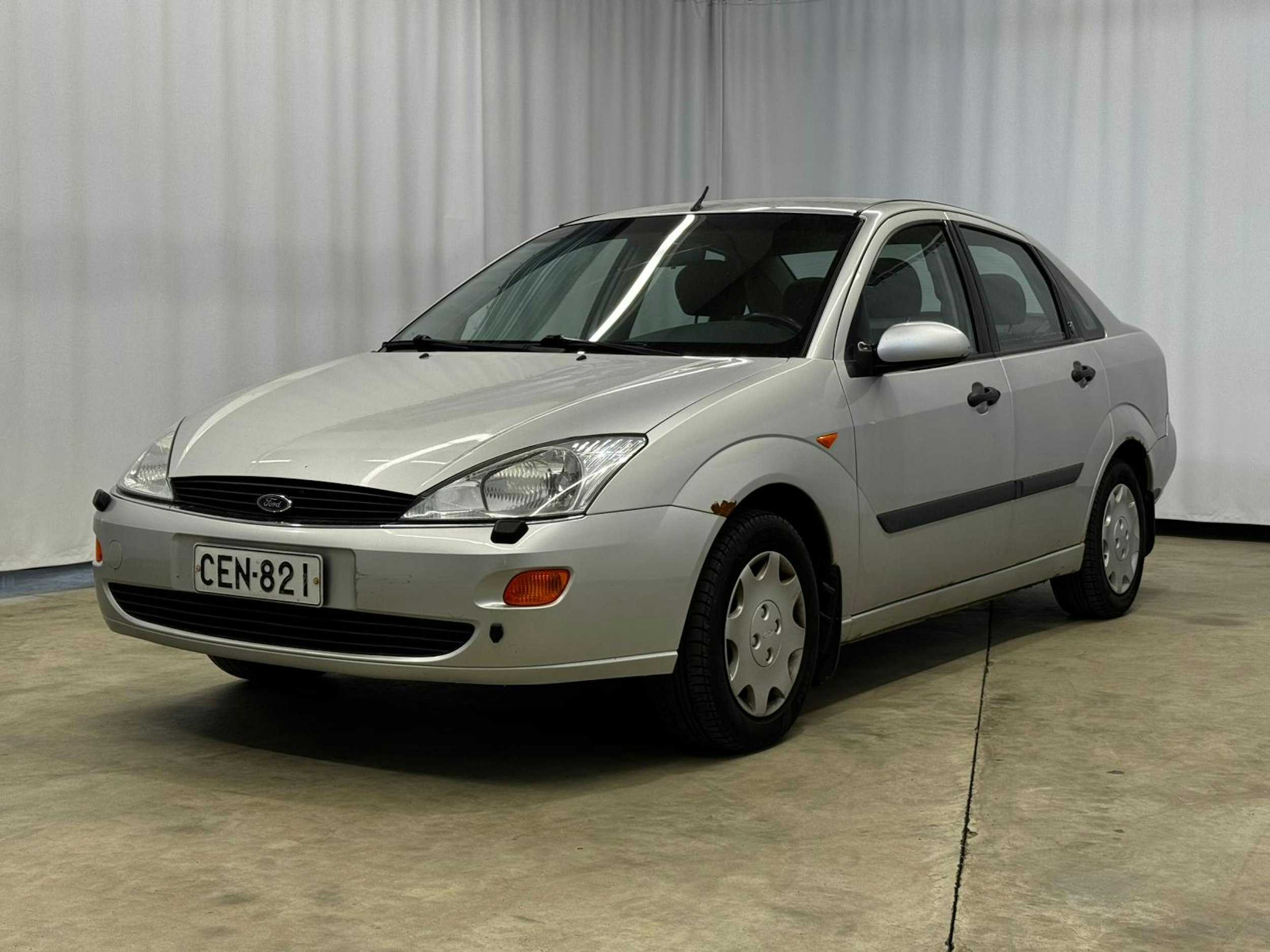 harmaa Ford Focus 2000 kuva 8.