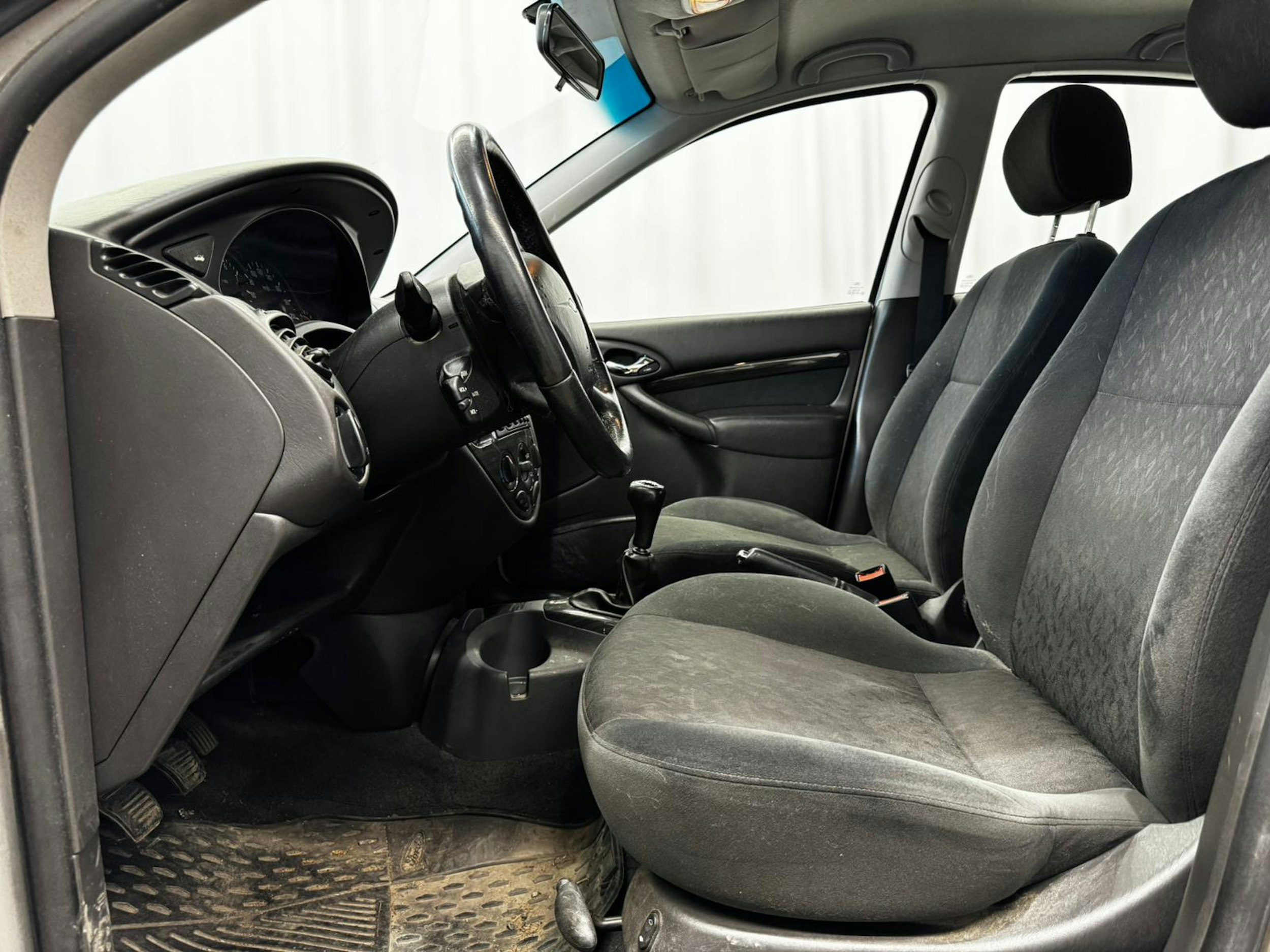 harmaa Ford Focus 2000 kuva 10.