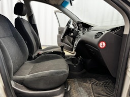 harmaa Ford Focus 2000 kuva 11.