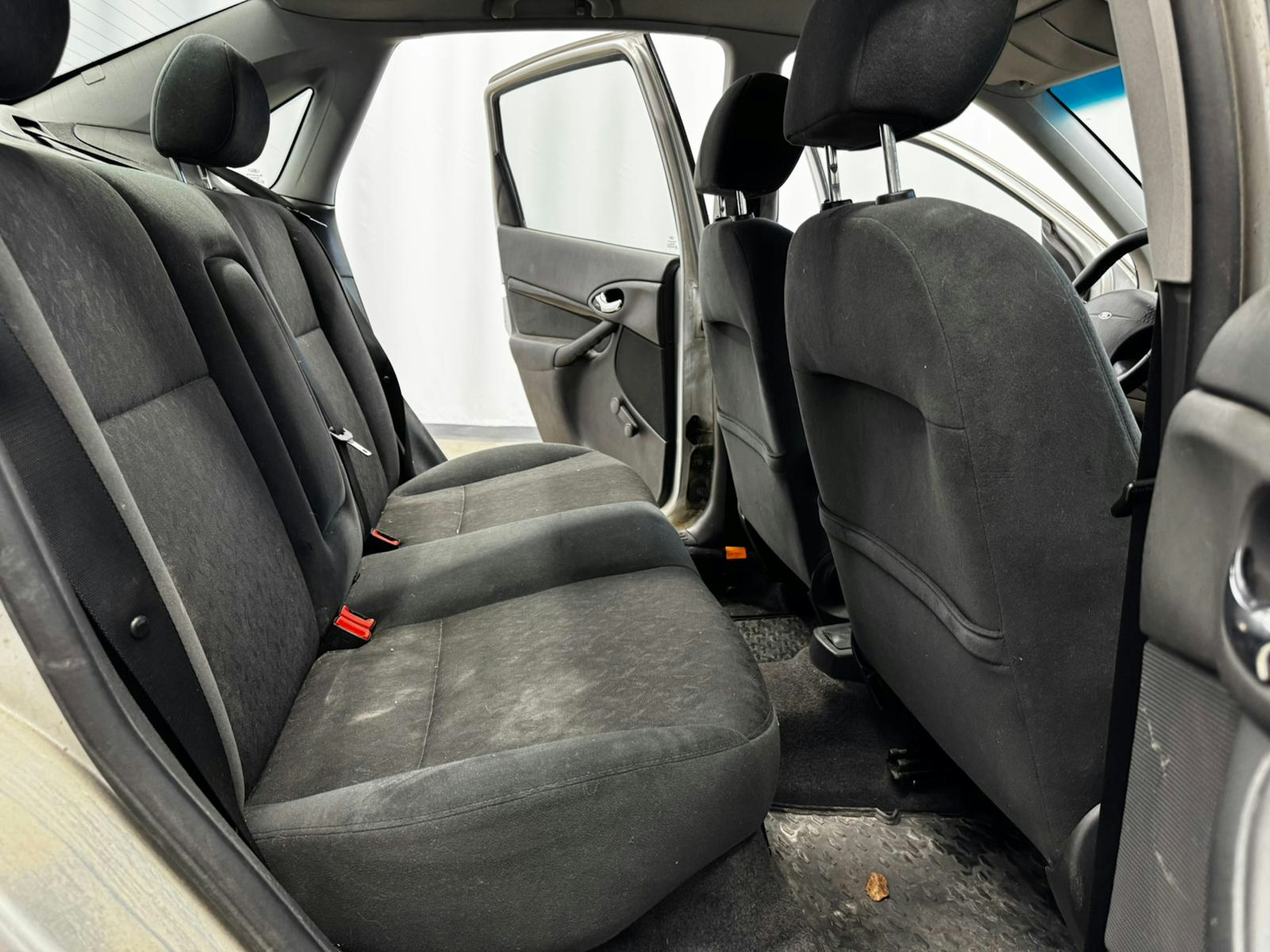 harmaa Ford Focus 2000 kuva 12.