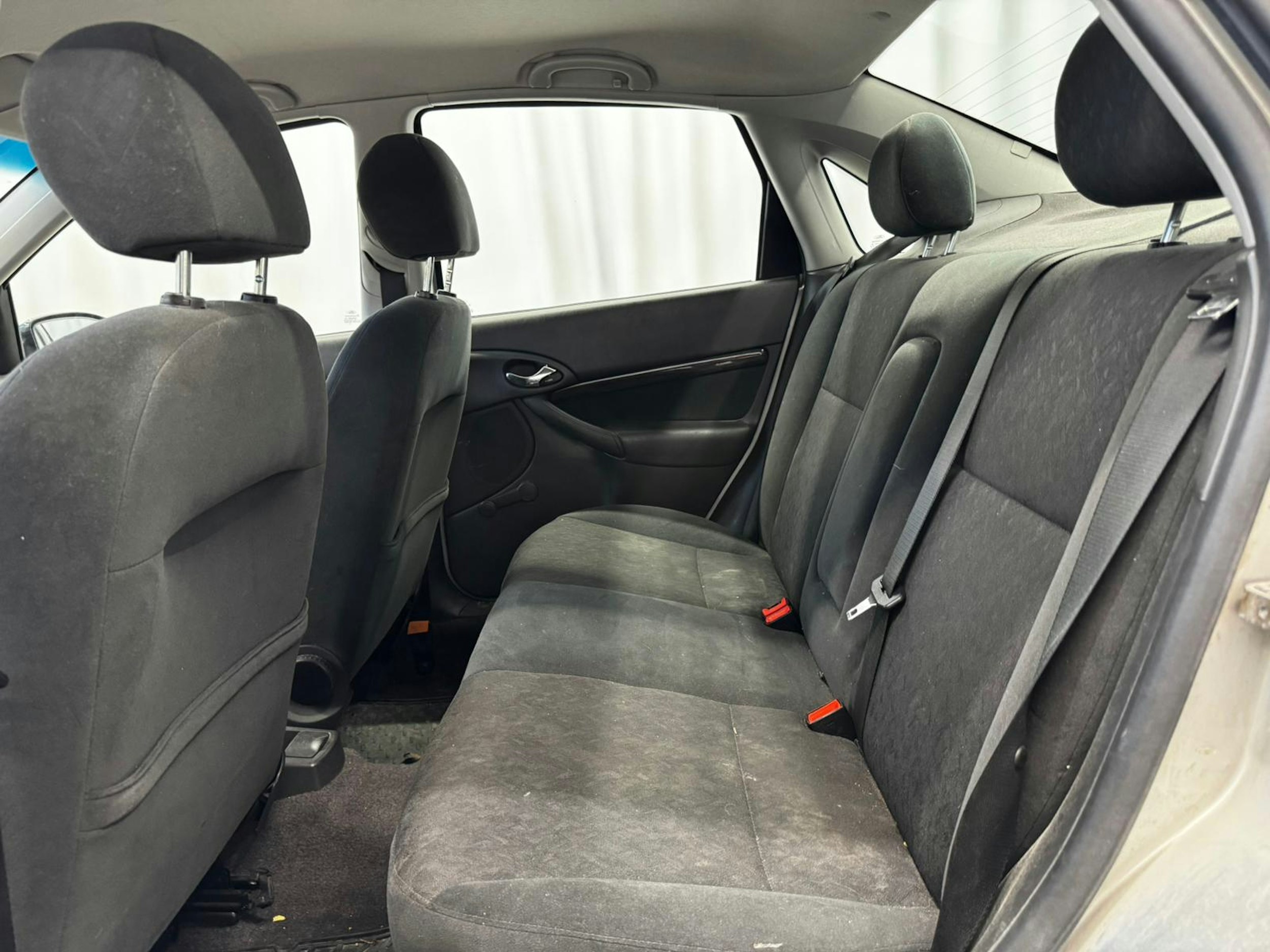 harmaa Ford Focus 2000 kuva 13.