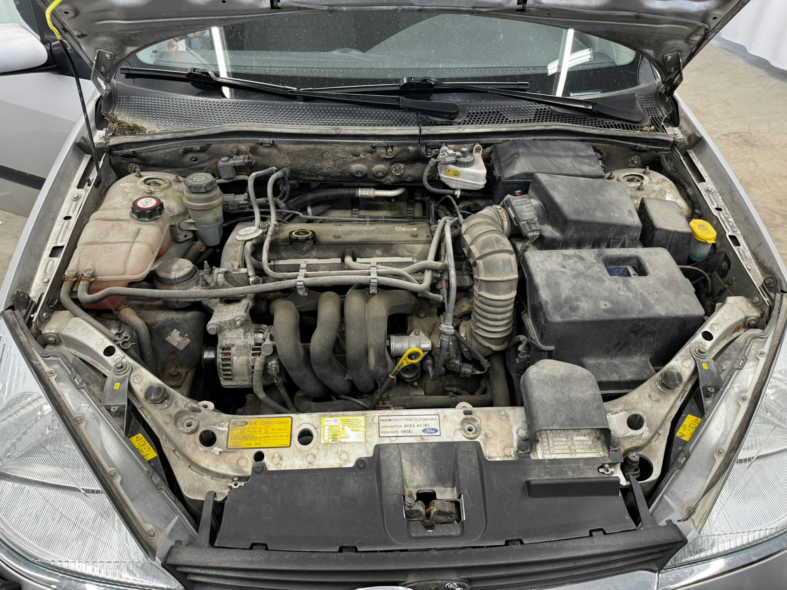 harmaa Ford Focus 2000 kuva 15.