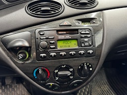 harmaa Ford Focus 2000 kuva 20.