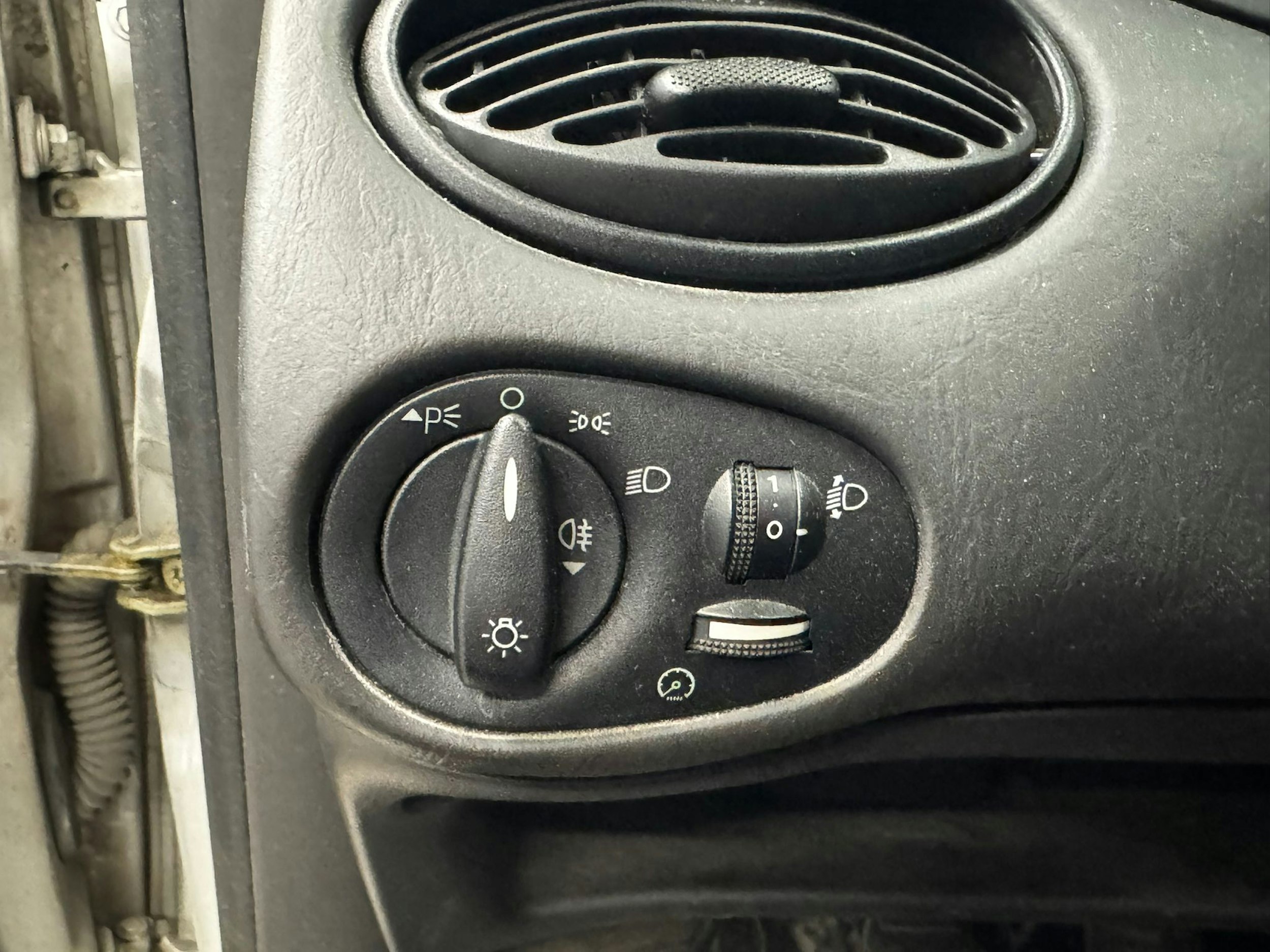 harmaa Ford Focus 2000 kuva 21.
