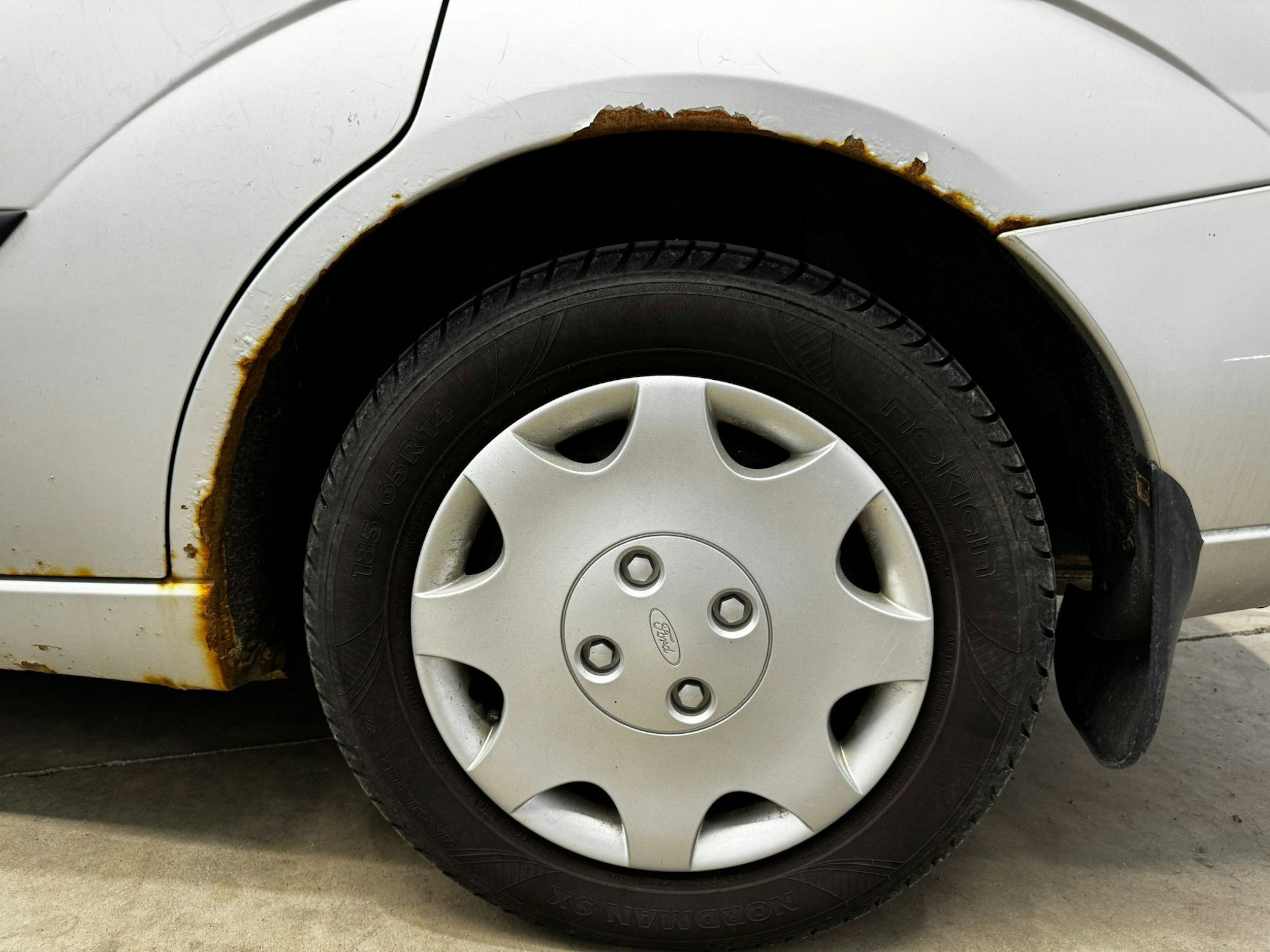 harmaa Ford Focus 2000 kuva 23.