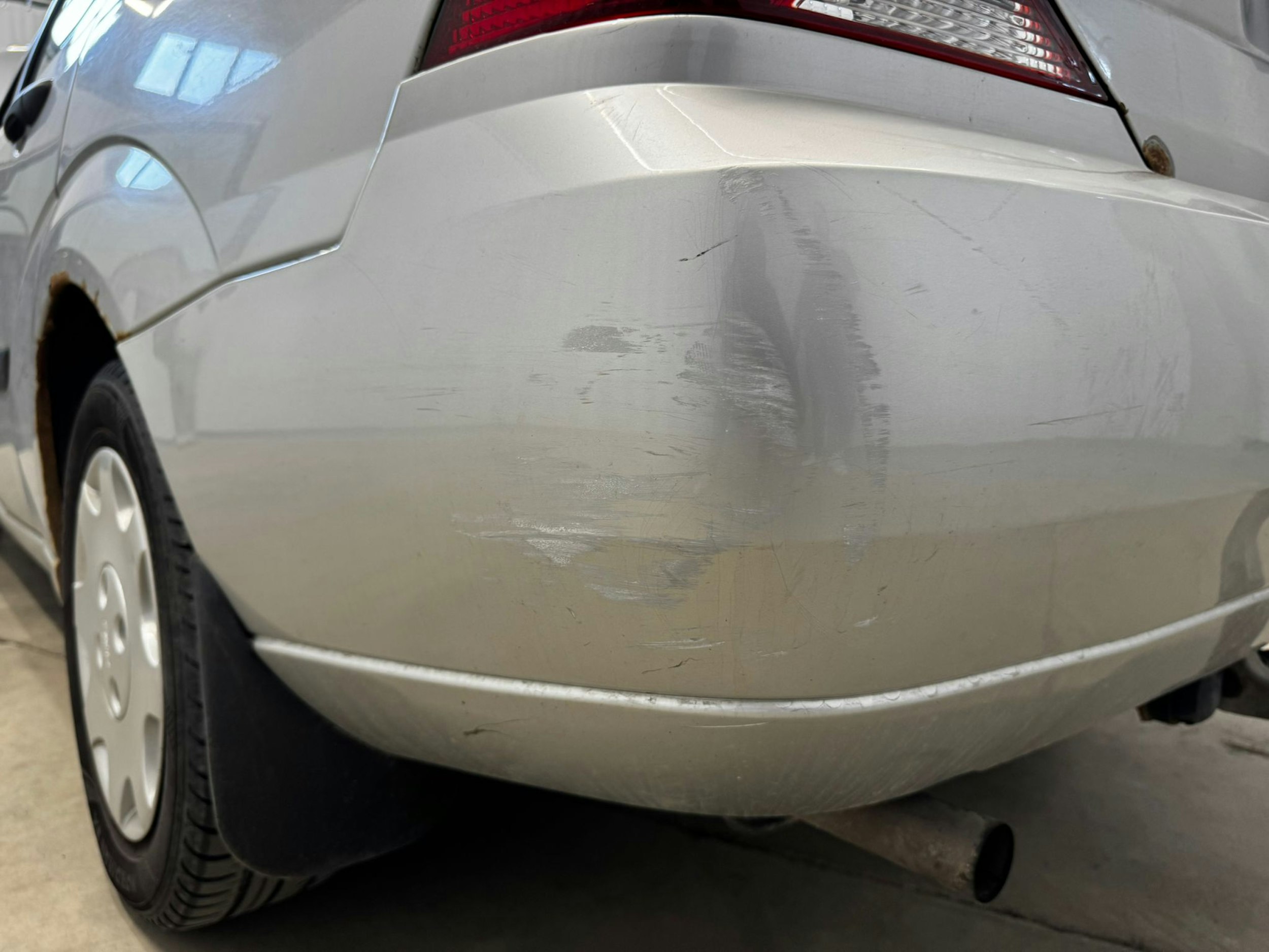 harmaa Ford Focus 2000 kuva 24.