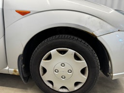 harmaa Ford Focus 2000 kuva 29.
