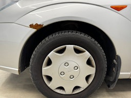 harmaa Ford Focus 2000 kuva 30.