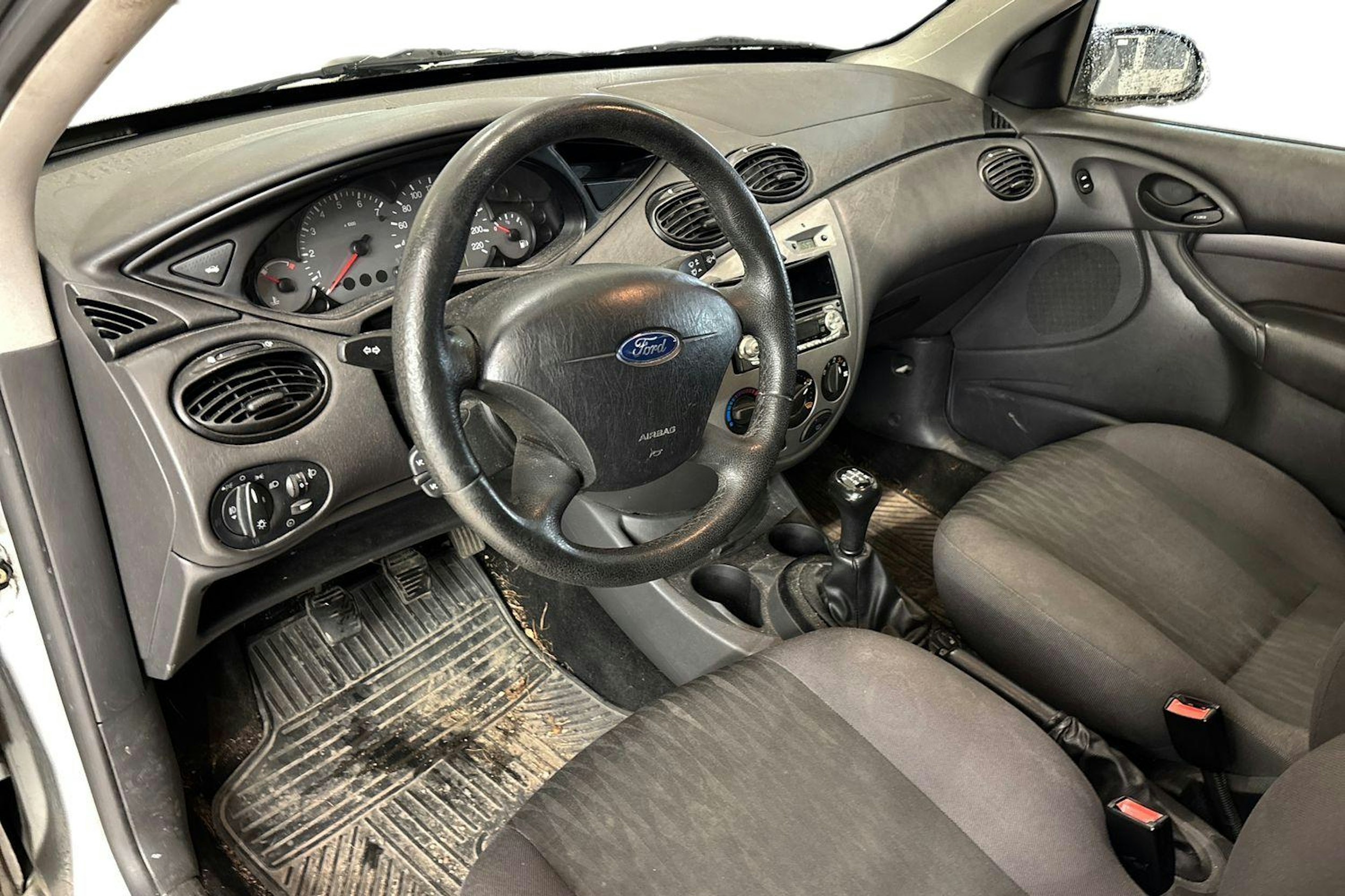 harmaa Ford Focus 2002 kuva 6.