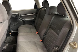 harmaa Ford Focus 2002 kuva 8.