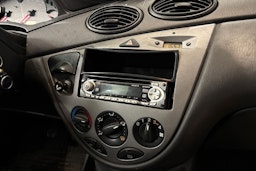 harmaa Ford Focus 2002 kuva 16.